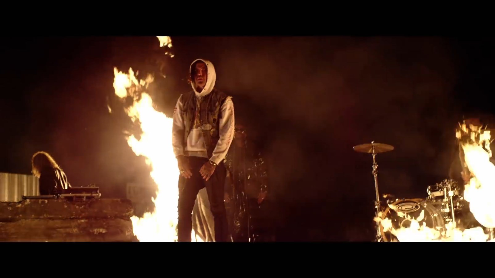 Yelawolf - Punk ft. Travis Barker, Juicy J (yelawolf.my1.ru)